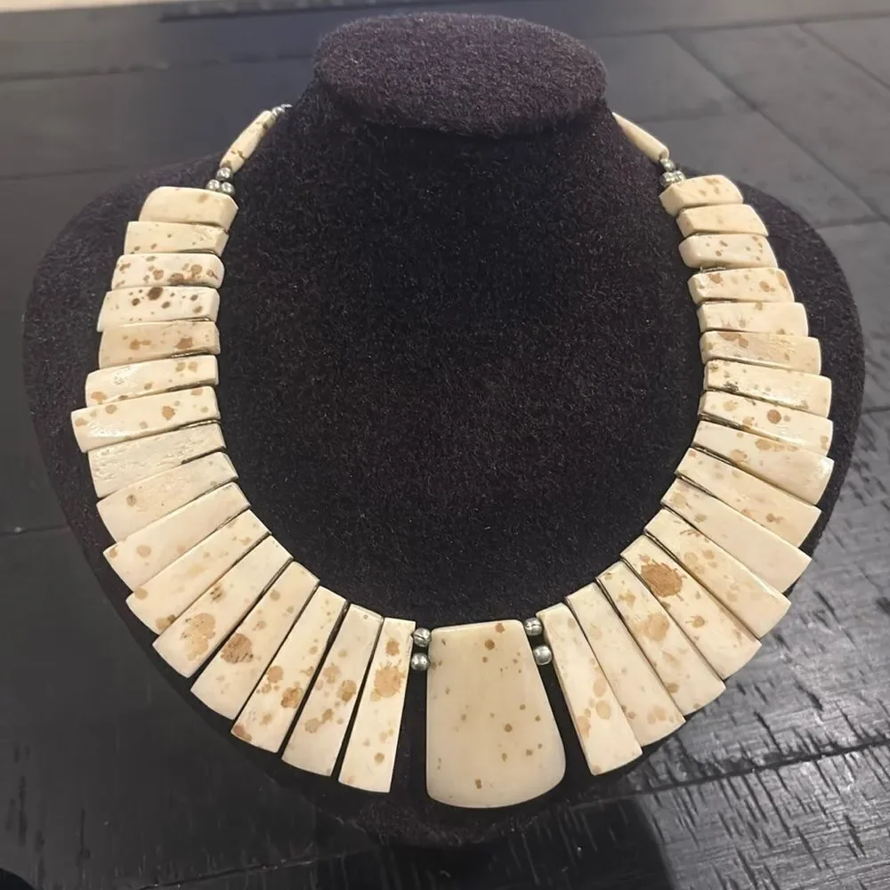 CHICO'S SIGNED Choker Bone Appearance Beaded Necklace Vintage Estate Jewelry​